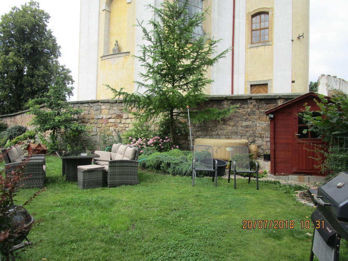 Fara Choustníkovo Hradiště Hotel Exterior foto